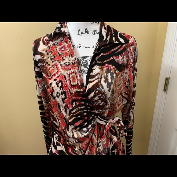 NWT STYLISH Animal Print Flattering Red blk wht blouse top! (notX n bundl sale) - Picture 2 of 10